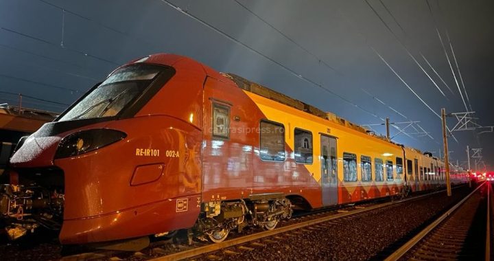 Primul tren electric achiziționat de România după 20 de ani a ajuns astăzi în București